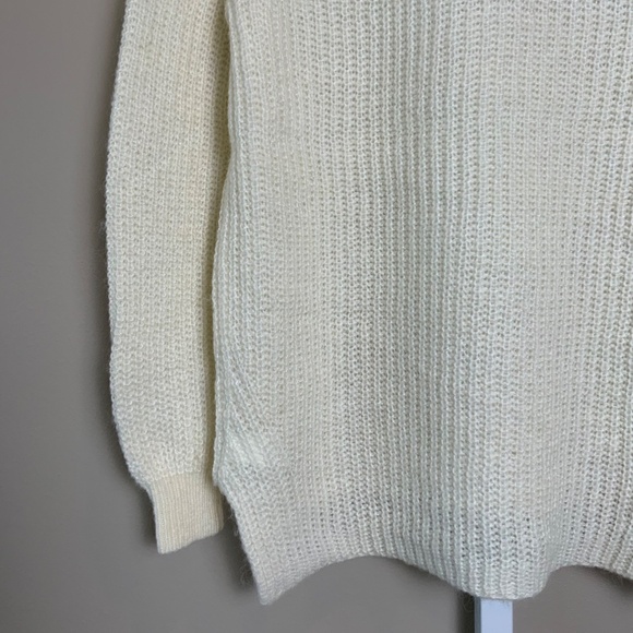 GAP Textured Stitch V-neck Sweater - Picture 14 of 16